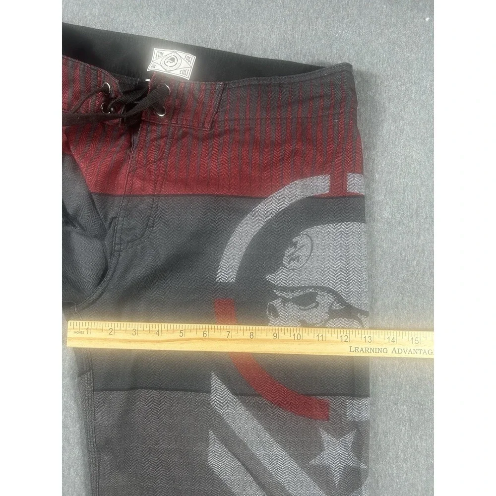 Metal Mulisha Men's Gray and Red Colorblock SkullBoard Shorts Size 34
